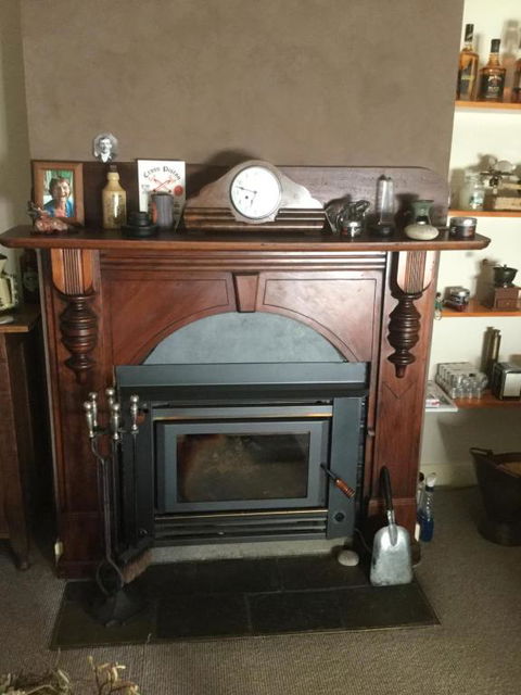 Pump Jack B & B - Foster Accommodation 4