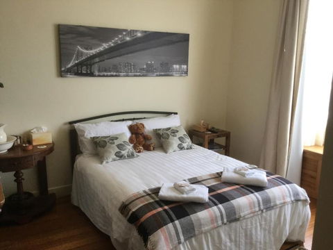 Pump Jack B & B - Foster Accommodation 2