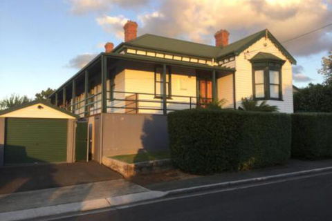 Pump Jack B & B - Foster Accommodation 0