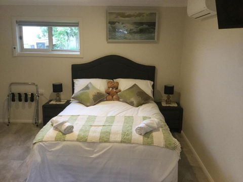 Pump Jack B & B - Foster Accommodation 7