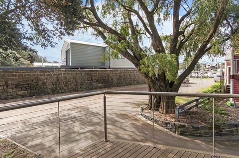 JOHANSSONS PERCH COTTAGE - Foster Accommodation 1