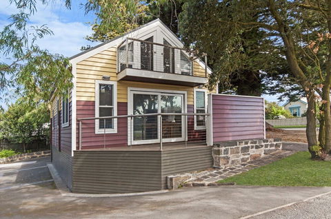 JOHANSSONS PERCH COTTAGE - Foster Accommodation 3
