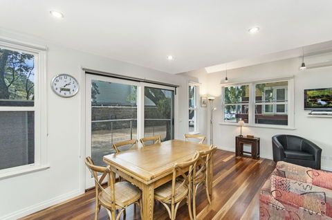 JOHANSSONS PERCH COTTAGE - Foster Accommodation 6