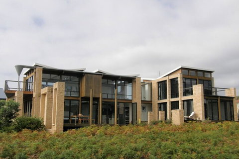 Dolphin Cove - Foster Accommodation 1