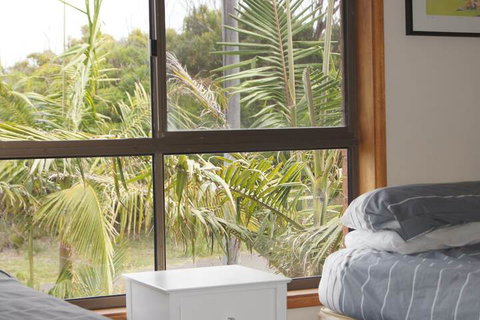 Rennies Beach House - Foster Accommodation 1