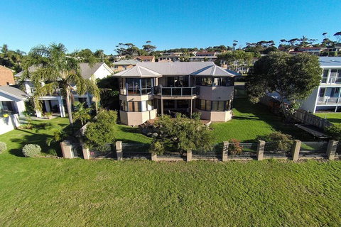Tura Beach House On Pacific Way - Foster Accommodation 2