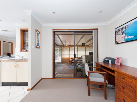 Wildflowers At Fingal Bay - Foster Accommodation 2