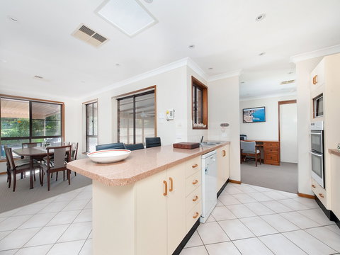 Wildflowers At Fingal Bay - Foster Accommodation 4