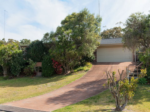 Wildflowers At Fingal Bay - Foster Accommodation 0