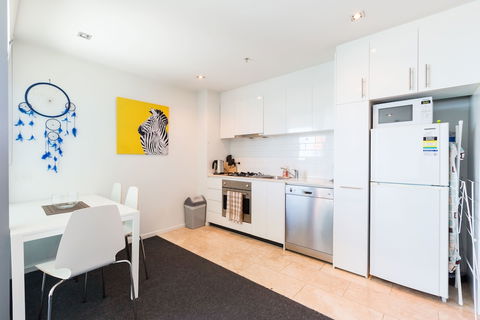 ALLINDA, 1BDR Melbourne Apartment - Foster Accommodation 1