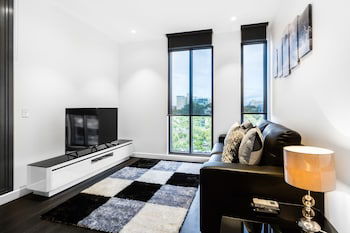 ESTHER, 2BDR South Yarra Apartment - Foster Accommodation 0