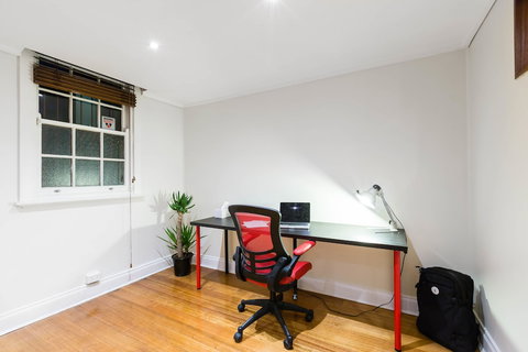 HELENA, 2BDR Fitzroy House - Foster Accommodation 1