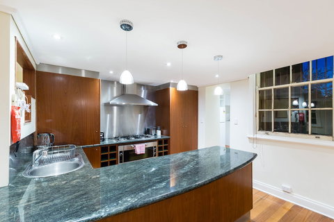 HELENA, 2BDR Fitzroy House - Foster Accommodation 6