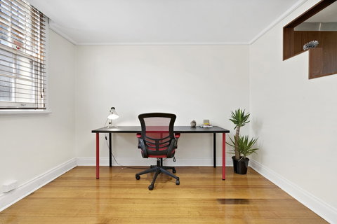 HELENA, 2BDR Fitzroy House - Foster Accommodation 0