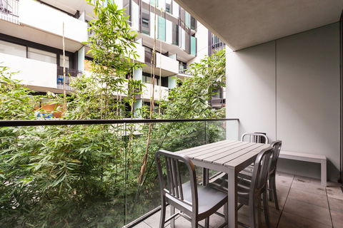 ZACH, 1BDR St.Kilda Apartment - Foster Accommodation 0