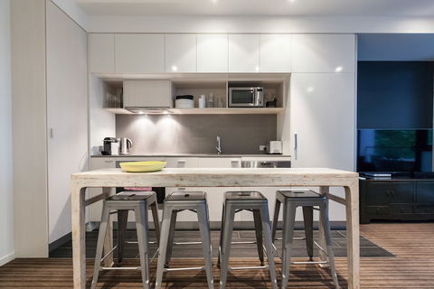 ZACH, 1BDR St.Kilda Apartment - Foster Accommodation 3