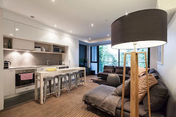 ZACH, 1BDR St.Kilda Apartment - Foster Accommodation 1