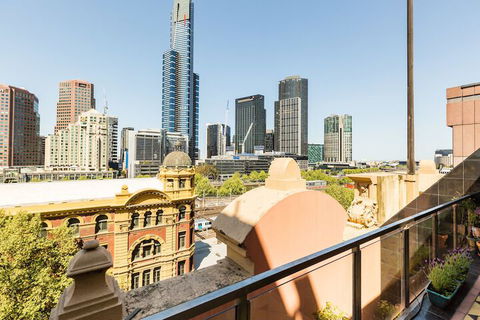 BELLE, 2BDR Melbourne Apartment - Foster Accommodation 1