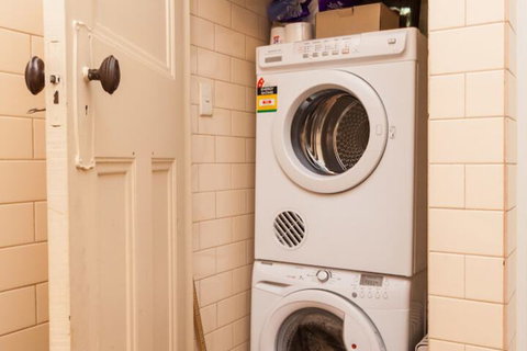 MADELINE, 1BDR Fitzroy Apartment - Foster Accommodation 2