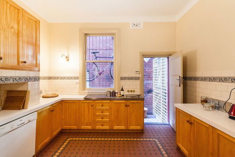 MADELINE, 1BDR Fitzroy Apartment - Foster Accommodation 6