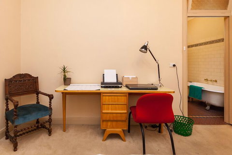 MADELINE, 1BDR Fitzroy Apartment - Foster Accommodation 1