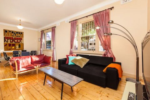 MADELINE, 1BDR Fitzroy Apartment - Foster Accommodation 0