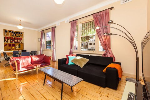 MADELINE, 1BDR Fitzroy Apartment - Foster Accommodation 7