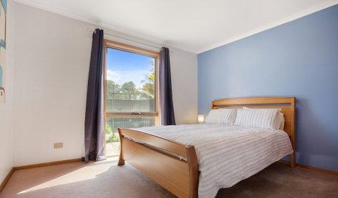 Oyster View - Foster Accommodation 2