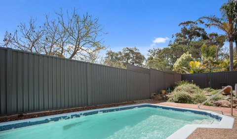 Oyster View - Foster Accommodation 1
