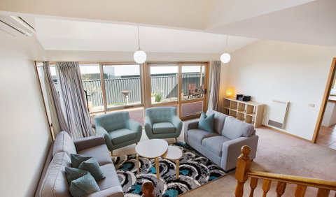 Oyster View - Foster Accommodation 6