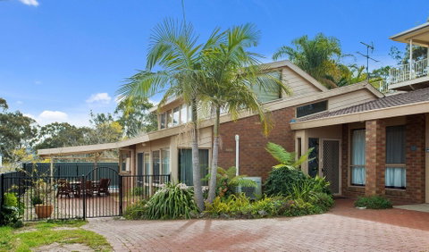 Oyster View - Foster Accommodation 0
