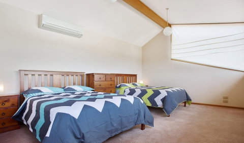 Oyster View - Foster Accommodation 3