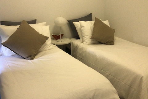 Golding Inn - Foster Accommodation 1