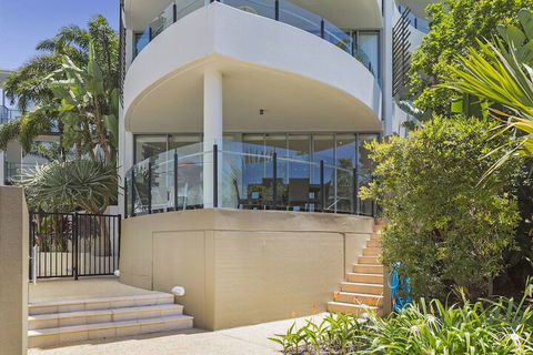 COTTON BEACH On The POOL 66 - Foster Accommodation 3