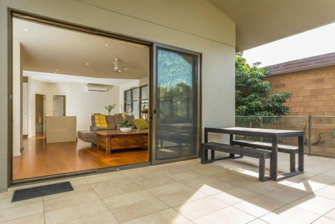 'Rolling Waves 2' On Ocean Drive - Foster Accommodation 5
