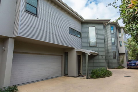 'Rolling Waves 2' On Ocean Drive - Foster Accommodation 1