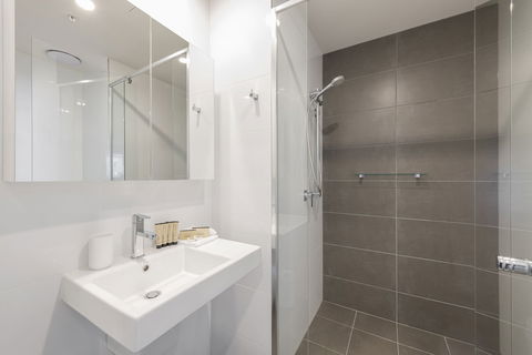 Astra Apartments Newcastle East - Foster Accommodation 1