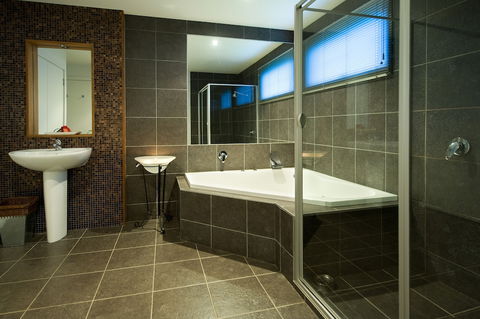 Alofi - Foster Accommodation 6
