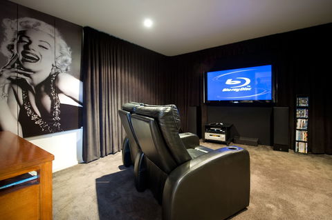 Alofi - Foster Accommodation 3