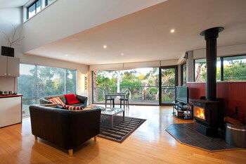 Dee Jays Studio - Foster Accommodation 0