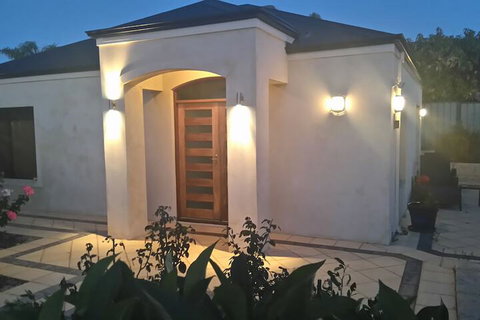 Lake Estate Stay - Foster Accommodation 1