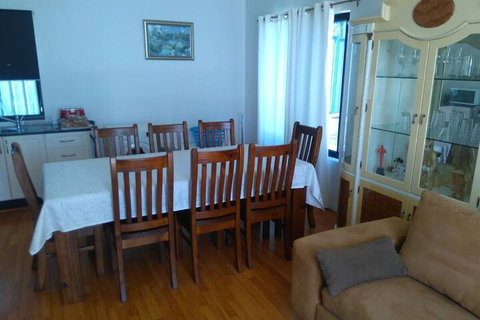 Lake Estate Stay - Foster Accommodation 2