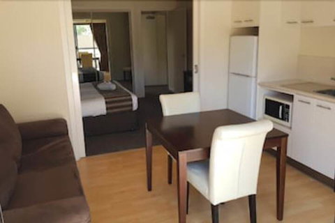 Lakeview Villa's - Foster Accommodation 5