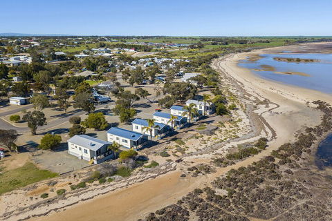 Port Broughton Tourist Park - Foster Accommodation 1
