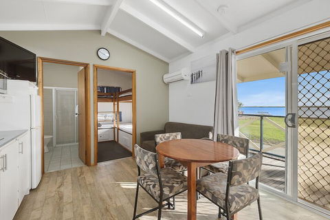 Port Broughton Tourist Park - Foster Accommodation 5