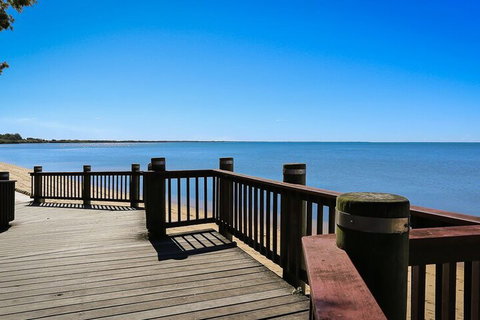 Hamptons At The Bay - Foster Accommodation 3