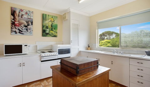 Cliffhanger - Pet Friendly - Foster Accommodation 1
