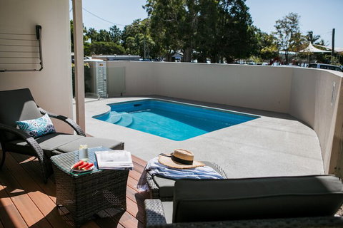 Lazy Days 2 - Foster Accommodation 1