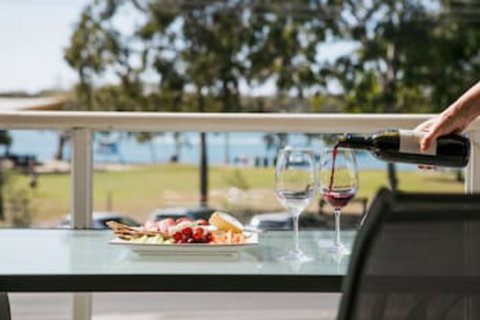 Lazy Days 2 - Foster Accommodation 0