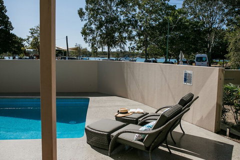 Lazy Days 2 - Foster Accommodation 2